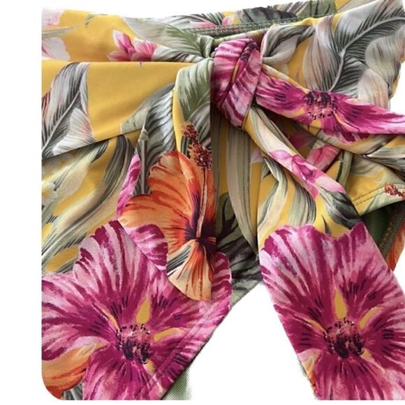 Bleu by Rod Beattie Paradiso High Waist
Draped Tie Bikini Bottoms Canary
Gold 14 - Picture 10 of 13